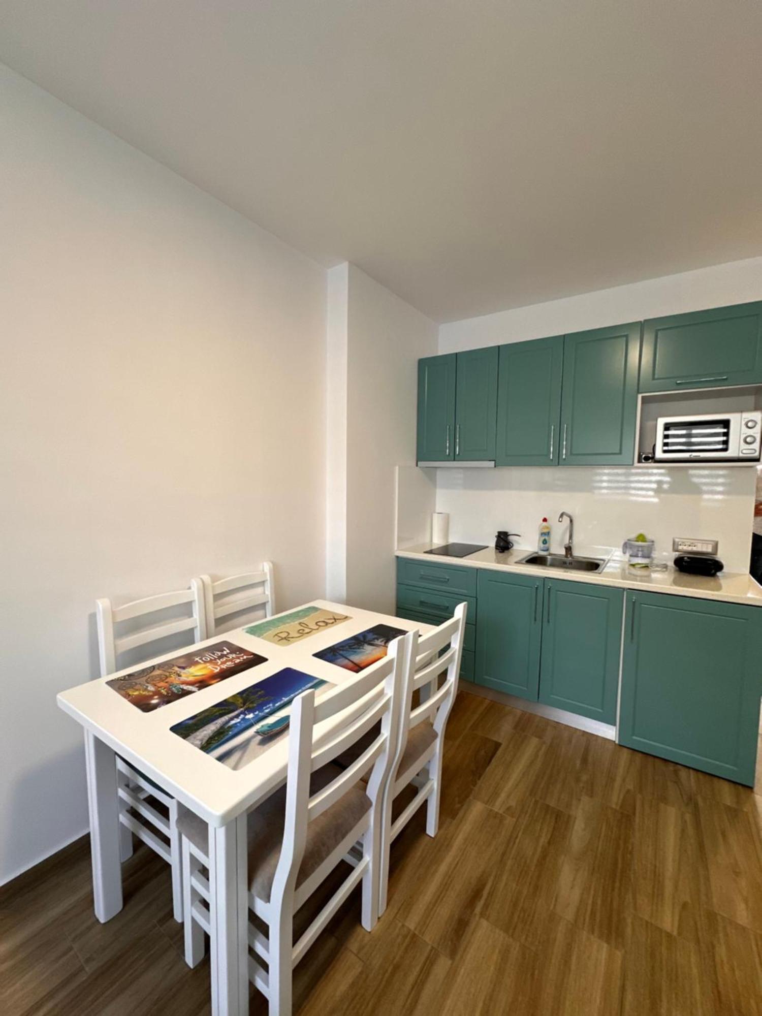 Tuttomondo Apartments Голем Екстер'єр фото
